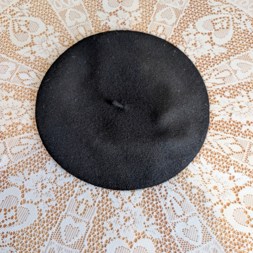 Classic Black Beret - Picture 2 of 3